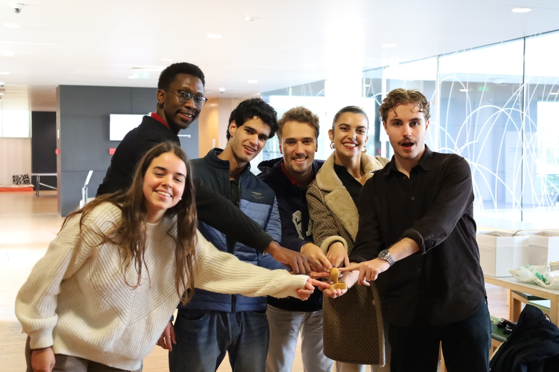 PitchIn - 2 Ideias comercializáveis com origem nos colaboradores Da JuniFEUP
